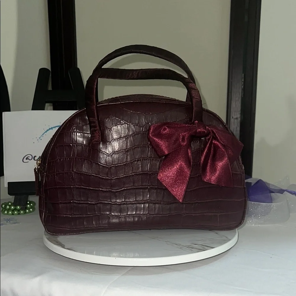 Victoria’s Secret Vintage Elegant Maroon Crocodile Pattern Cosmetic Bag w/ Bow